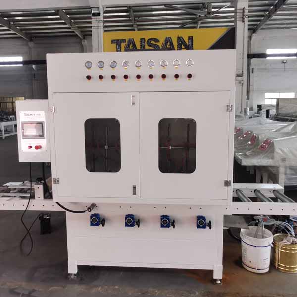 Linear automatic spraying machine for window blind